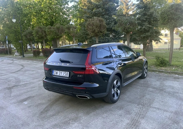 Volvo V60 Cross Country cena 94700 przebieg: 260000, rok produkcji 2019 z Wrocław małe 106